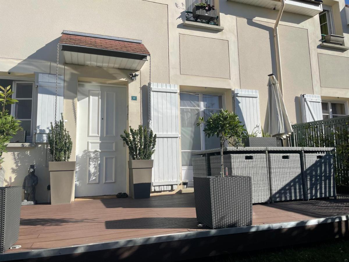 Chambres D'Hotes A Themes A 2,4Km Du Parc Magny-le-Hongre Exteriör bild